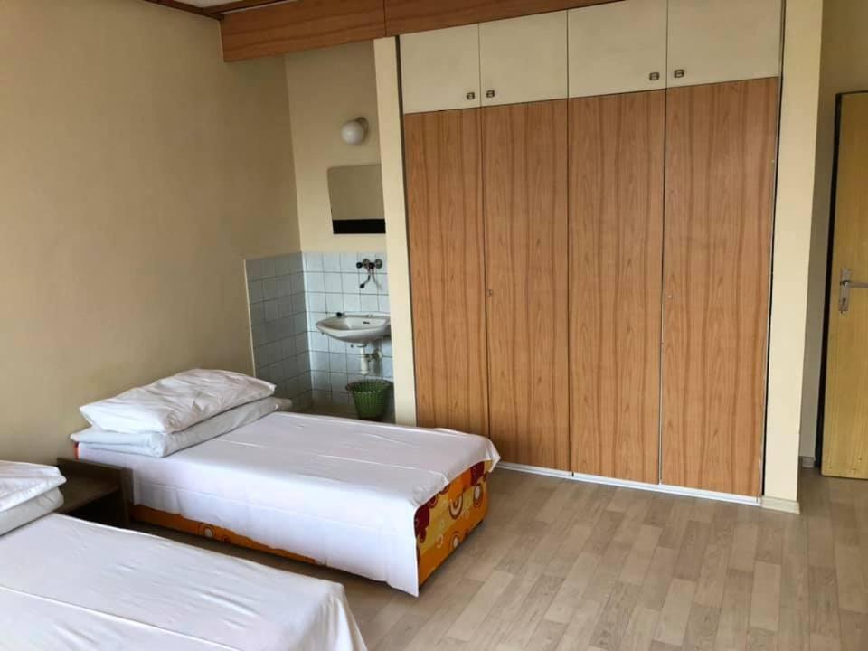Druzstevni Dum Choustnik Hotell Eksteriør bilde